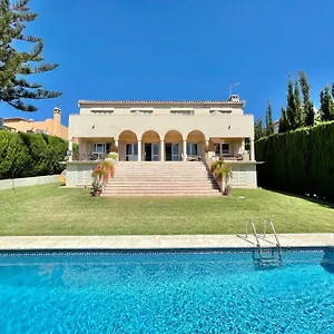 https://villa-los-lirios-eaw-homes.es-andalucia.com